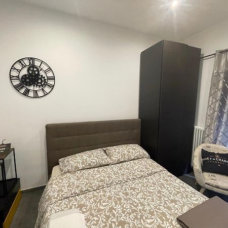 Decoluxe !Apartamento Con 1 Camera Da Letto , In Zona San Paolo , Via Martiniana トリノ エクステリア 写真