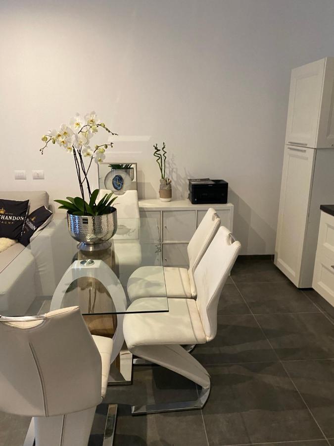 Decoluxe !Apartamento Con 1 Camera Da Letto , In Zona San Paolo , Via Martiniana トリノ エクステリア 写真