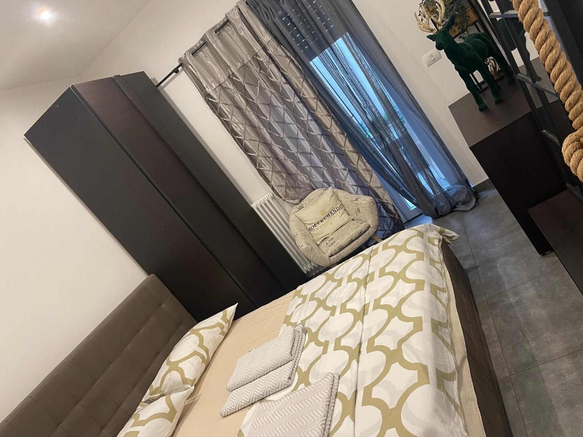 Decoluxe !Apartamento Con 1 Camera Da Letto , In Zona San Paolo , Via Martiniana トリノ エクステリア 写真