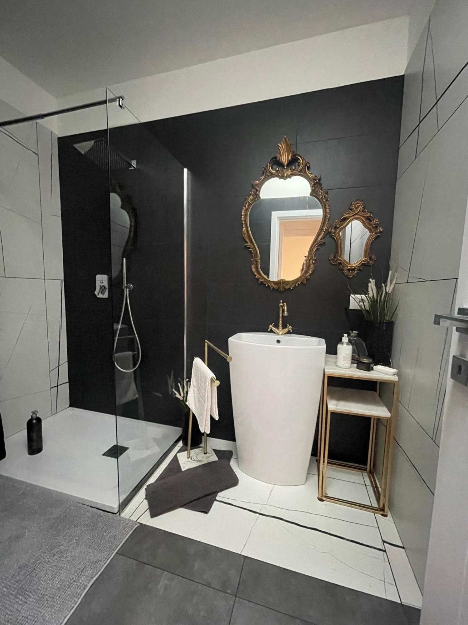 Decoluxe !Apartamento Con 1 Camera Da Letto , In Zona San Paolo , Via Martiniana トリノ エクステリア 写真