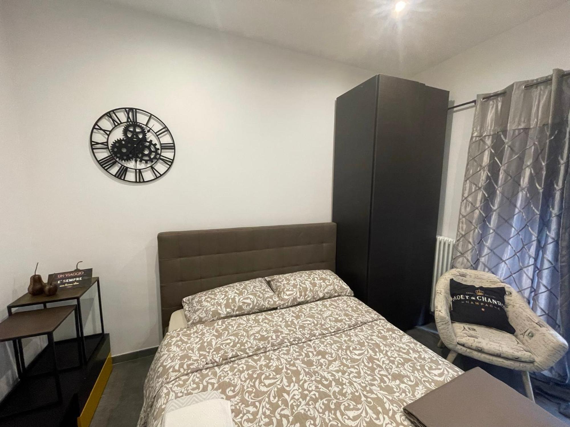 Decoluxe !Apartamento Con 1 Camera Da Letto , In Zona San Paolo , Via Martiniana トリノ エクステリア 写真